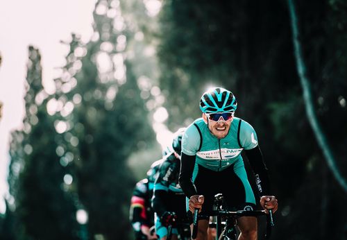 Renradfahrer im Wald